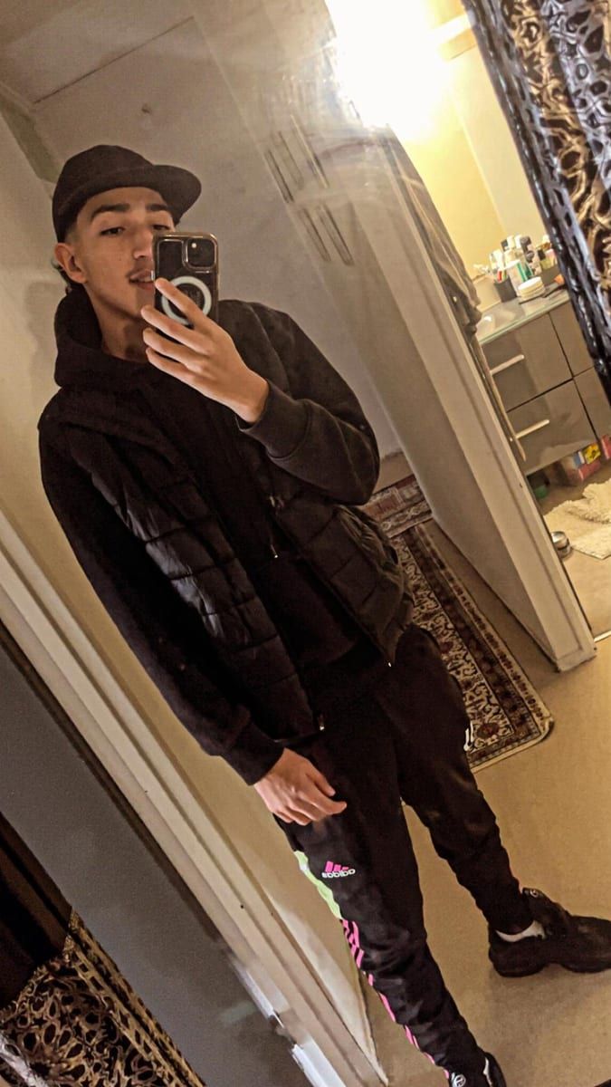 Kyliam - Site rencontres gay à Wiezikon b. Sirnach Profil de Kyliam, 34 ans, Site rencontres gay à Wiezikon b. Sirnach (Thurgovie)