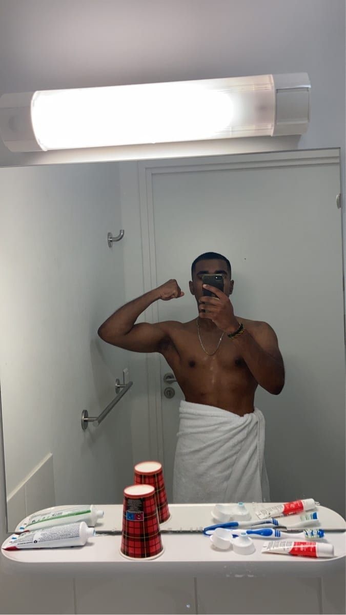 Armen - Site rencontres gay à Courcelon Profil de Armen, 42 ans, Site rencontres gay à Courcelon (Jura)