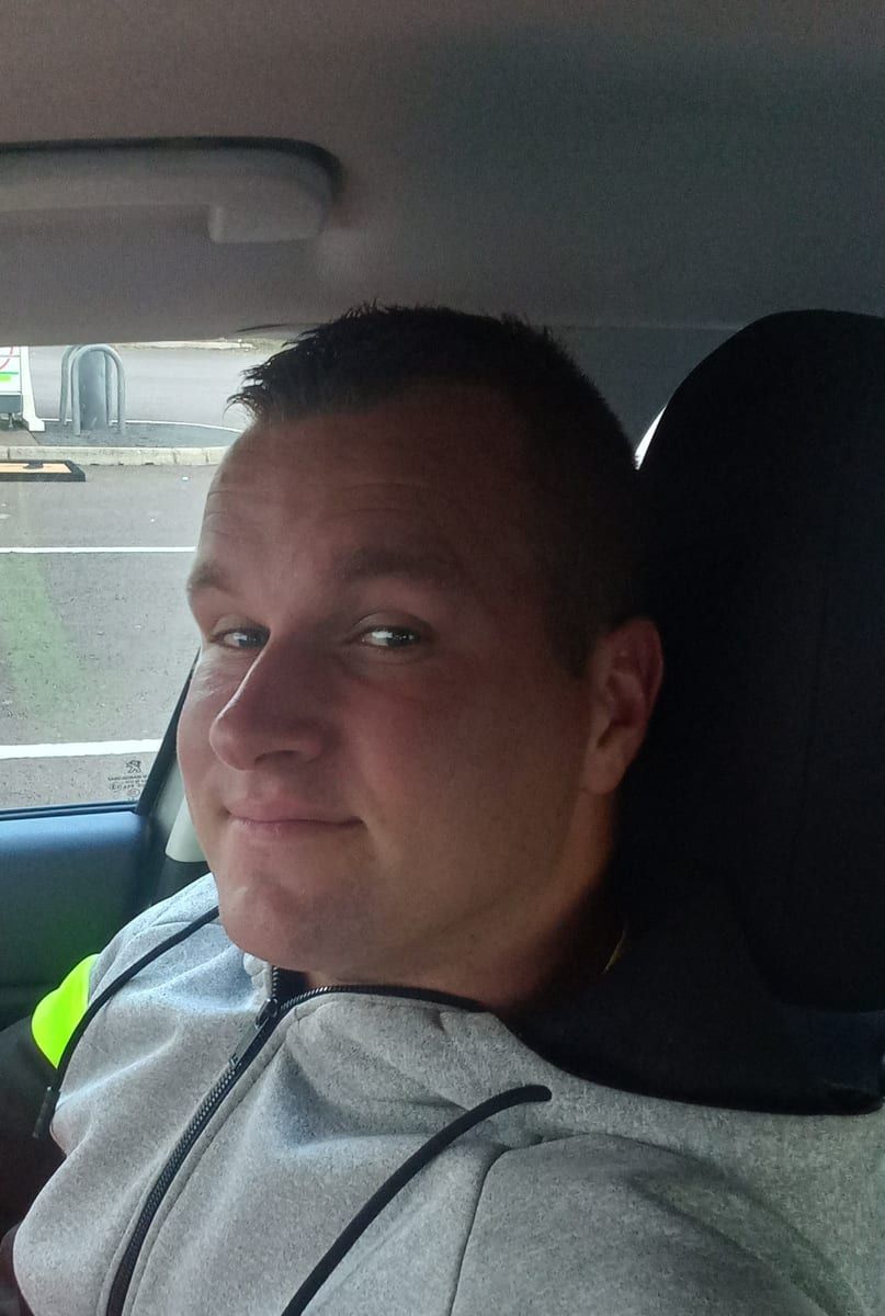 Profil de Hassen, 32 ans, Site rencontres gay à Marbach SG (Appenzell Rhodes-Extérieures)