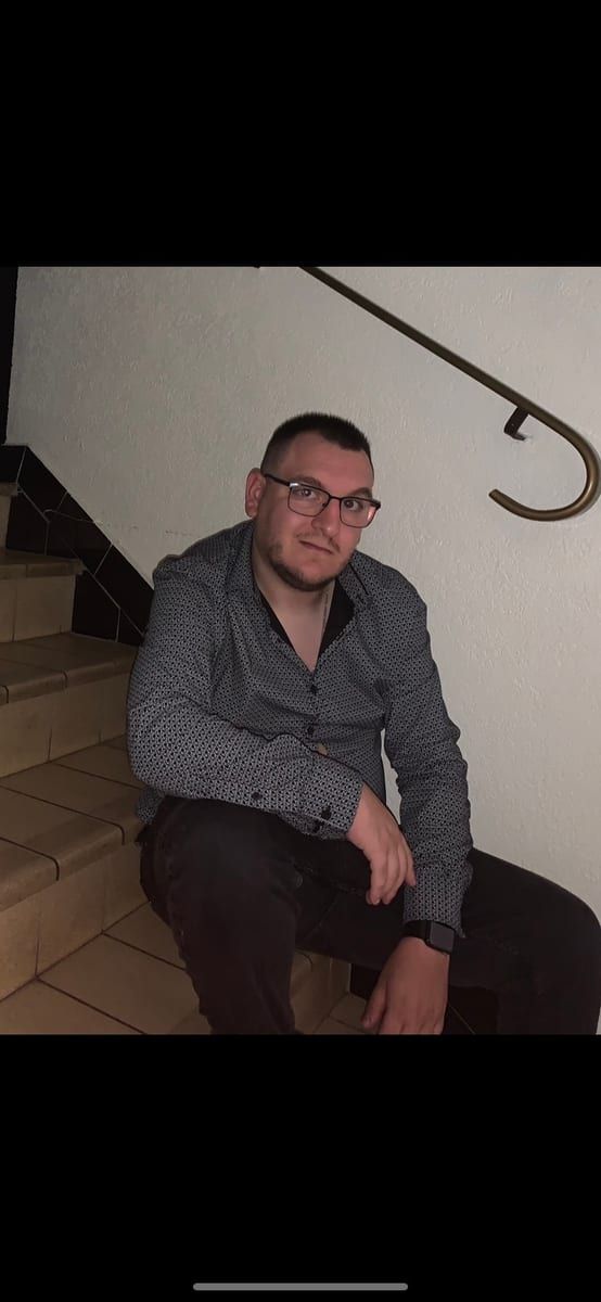 Adnane - Site rencontres gay à St. Niklausen OW Profil de Adnane, 44 ans, Site rencontres gay à St. Niklausen OW (Obwald)