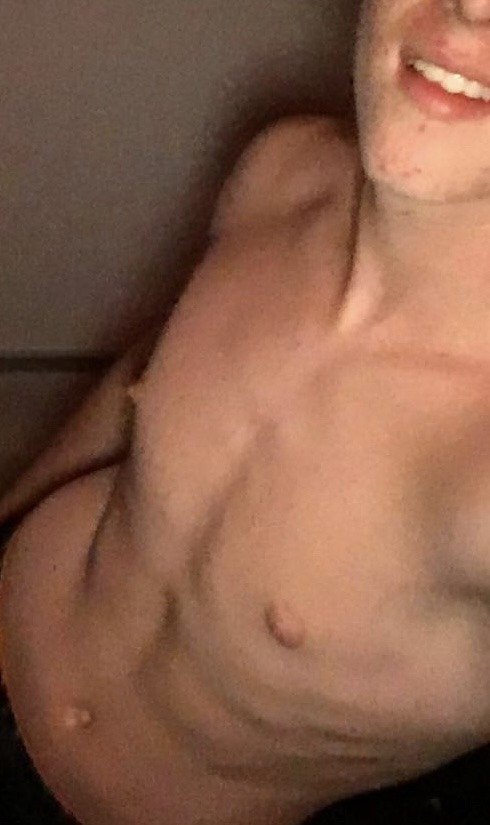 Profil de Dinis, 22 ans, Site rencontres gay à Montsevelier (Jura)