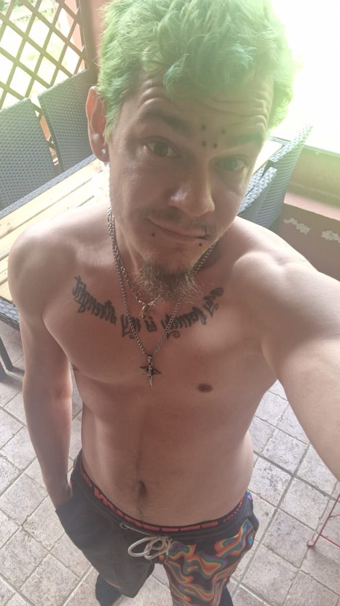 Profil de Itshak, 42 ans, Site rencontres gay à Leuggelbach (Glaris)