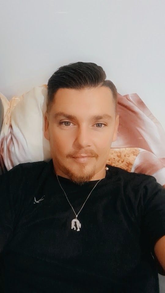 Profil de Ouari, 27 ans, Site rencontres gay à Grengiols (Valais)